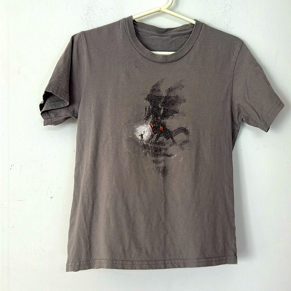 🌞  Dragon monster design on gray distressed short sleeve graphic tee boy M